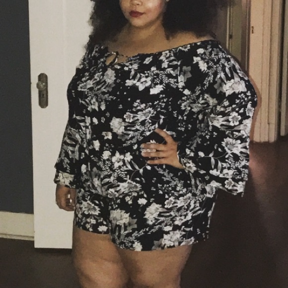 Off Shoulder Long Sleeve Romper - Picture 2 of 3